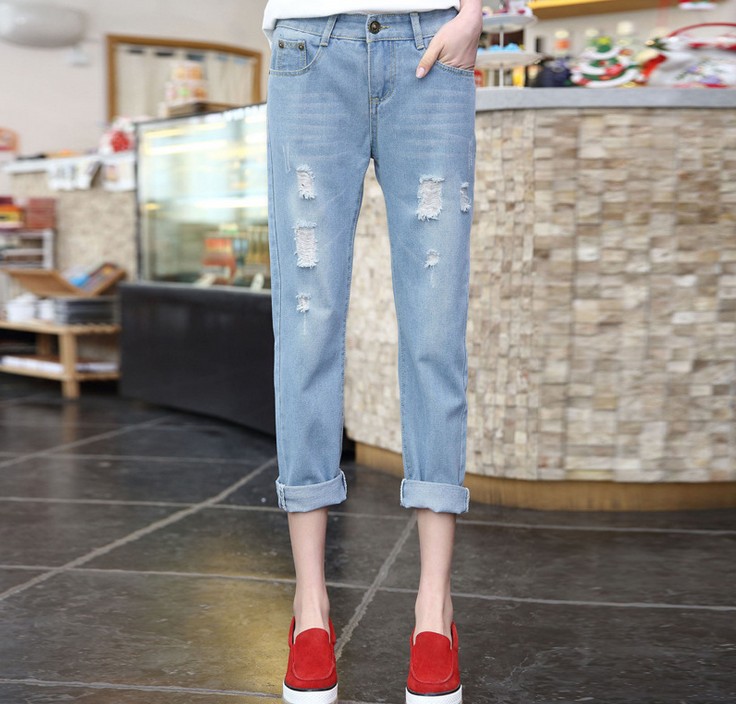 The new Halon ripped 9-inch jeans are loose, casual and versatile for women, and are trendy for women with small legs Application Scenario