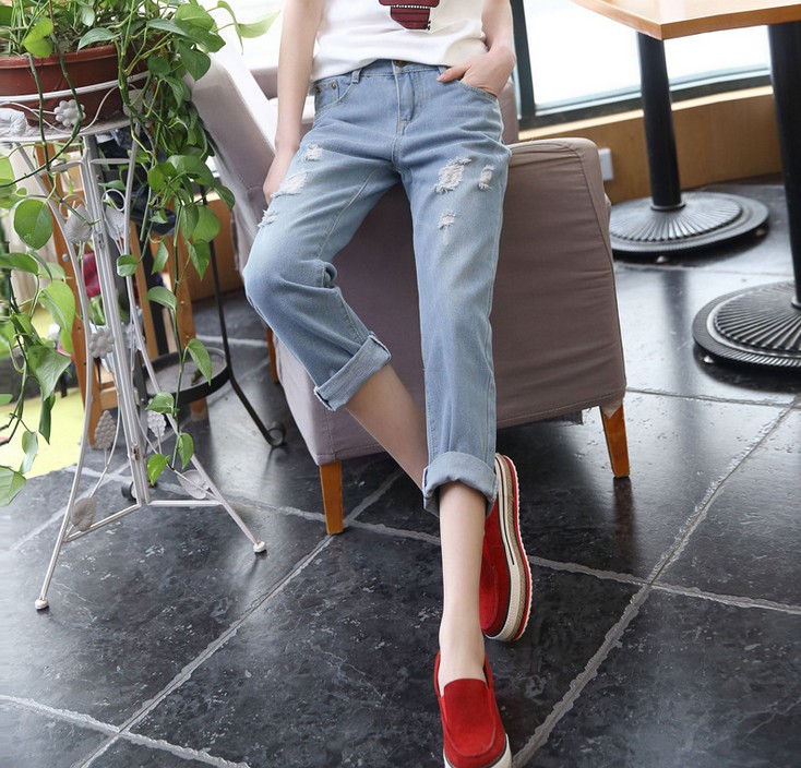 The new Halon ripped 9-inch jeans are loose, casual and versatile for women, and are trendy for women with small legs details Picture