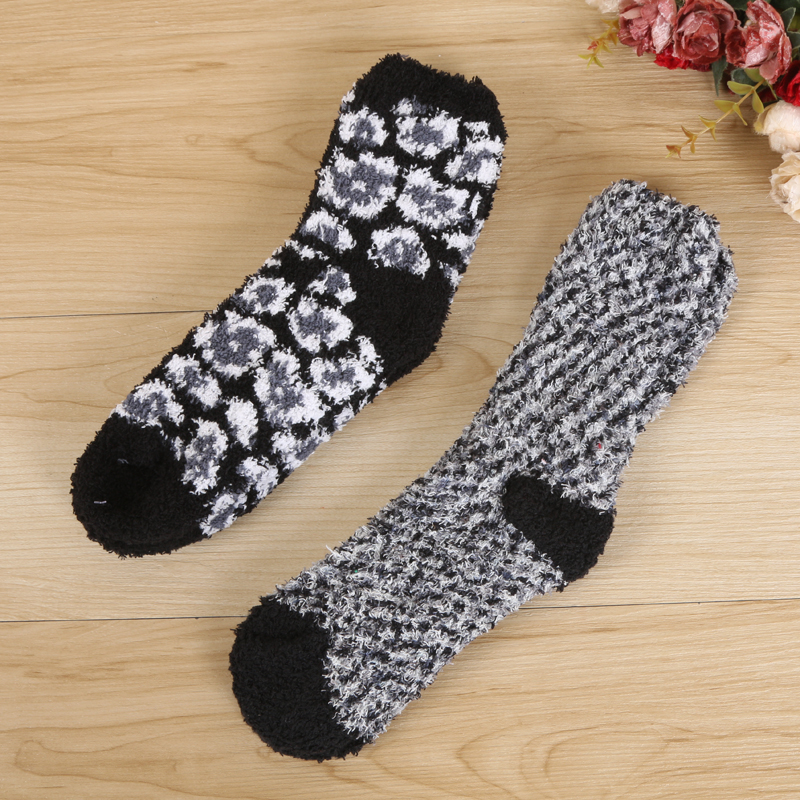 Winter home floor socks from street vendors are fashionable, cute, warm, sleep socks and towel socks details Picture