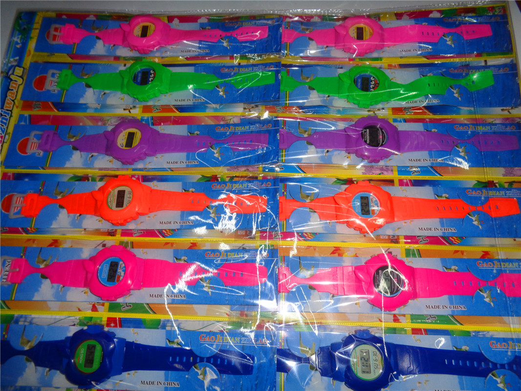 Children's plastic toys big Apple table gift boys and girls students watch stalls supply manufacturers direct sales