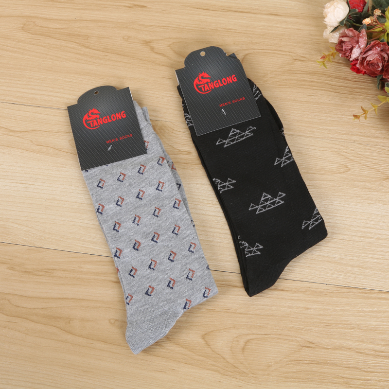New fashionable printed socks, warm thigh-high socks and men's sports socks from street stalls details Picture