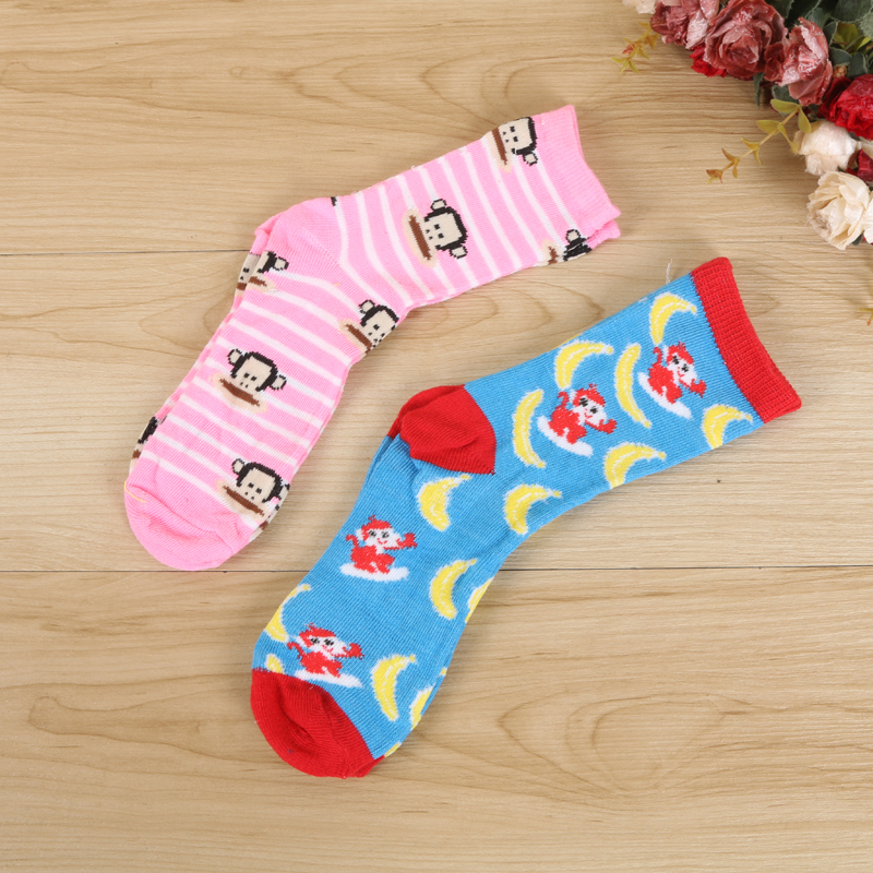 New fashionable jacquard cartoon socks, warm children's socks and large children's socks from the street stall details Picture