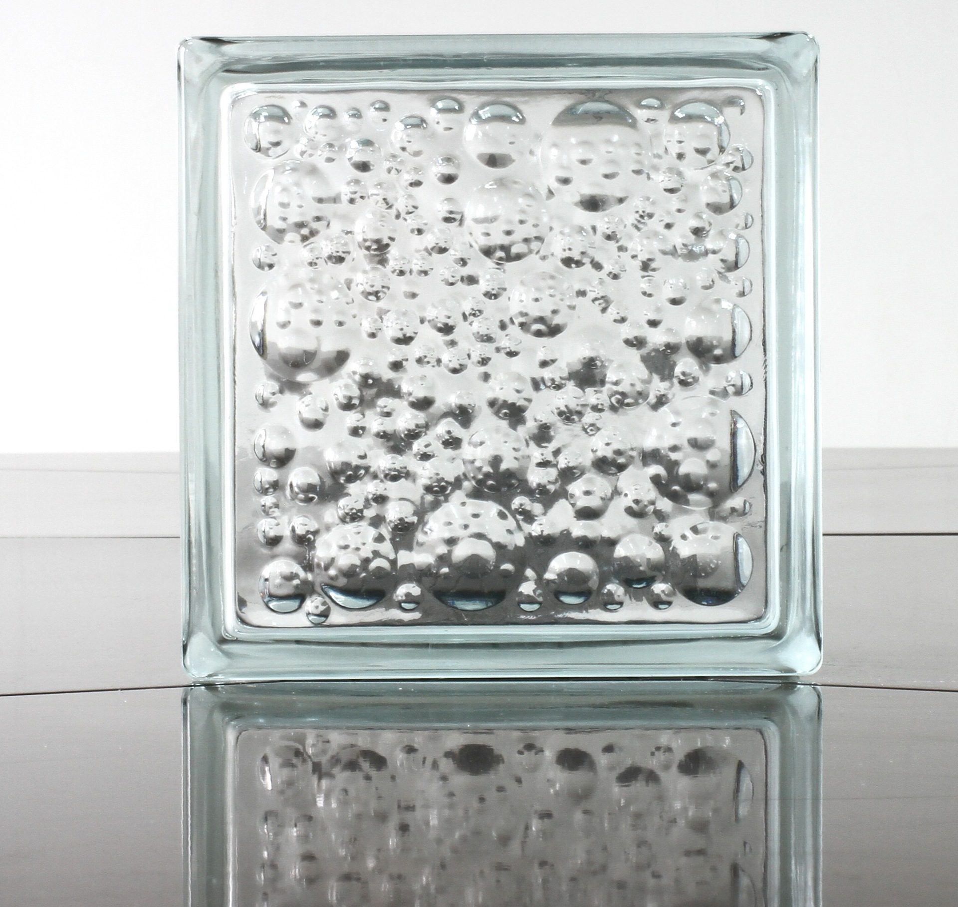 Factory direct sales of transparent glass bricks, 190*190*80 glass bricks with bubble patterns Factory direct sales of transparent glass bricks, 190*190*80 glass bricks with bubble patterns