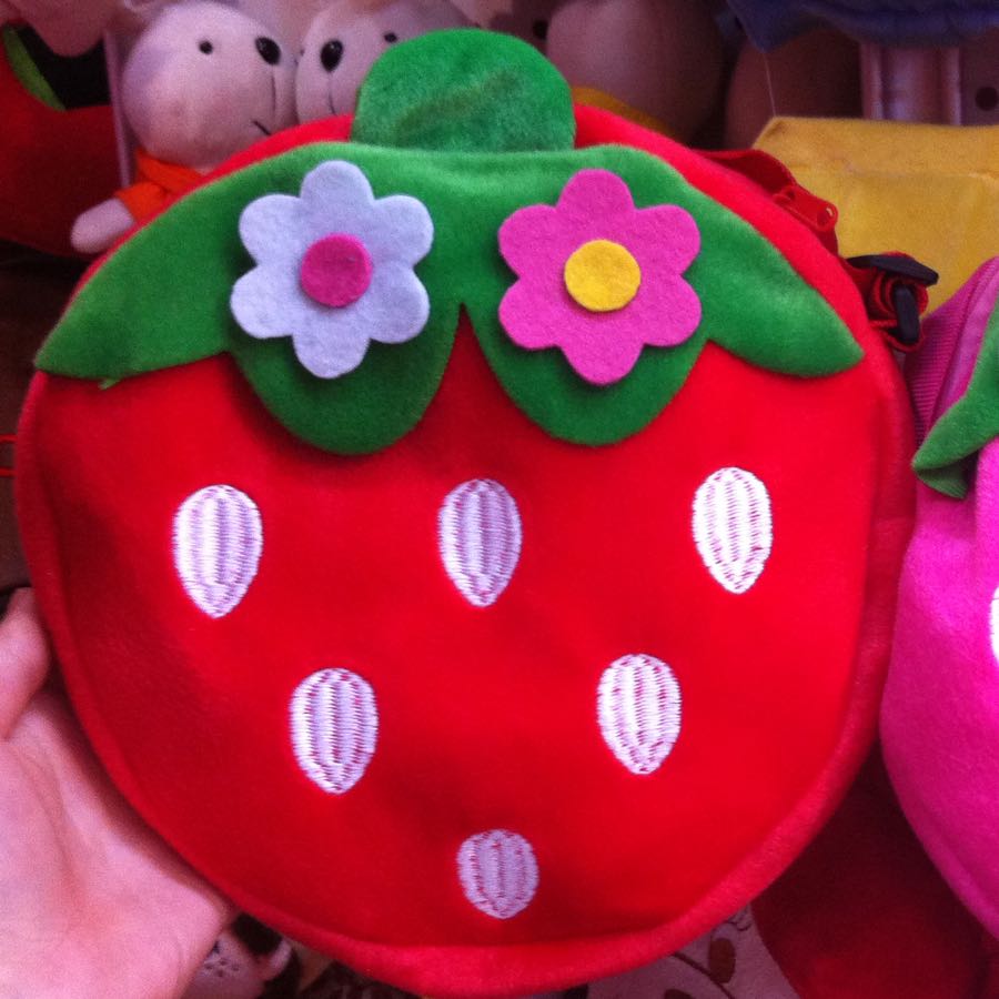 Strawberry bag plush crossbody bag plush wallet Specification image