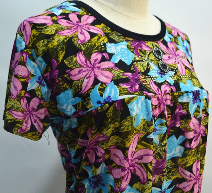 Middle-aged and elderly people's ice silk T-shirt, women's short-sleeved T-shirt, mom's summer wear Application Scenario