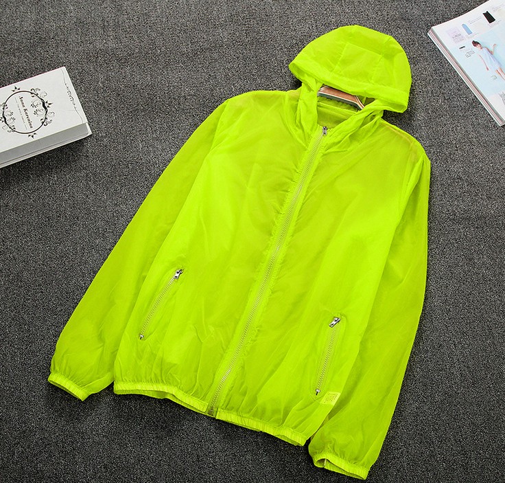 New outdoor men's skin clothing: ultra-thin, breathable, UV-resistant and sun-protective couple trench coat Application Scenario