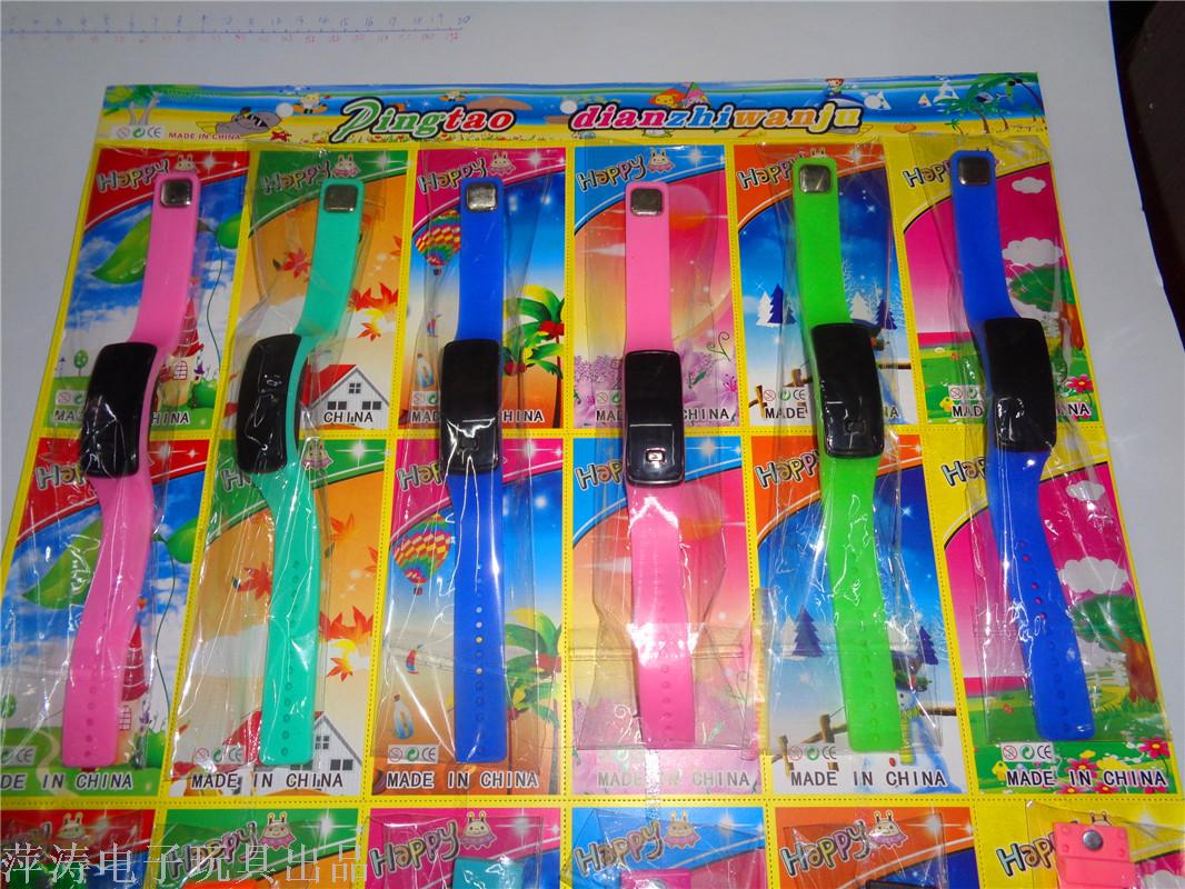 Best-selling children's toy Silicone 2, representing male and female students, LED wristwatch, ground promotion supply, factory direct sales details Picture