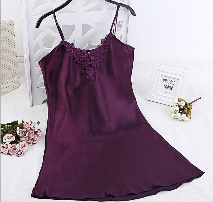 Water-soluble lace halter dress, solid-color sexy silk nightgown, V-neck European and American pajamas Specification image