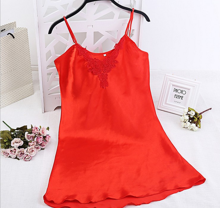 Water-soluble lace halter dress, solid-color sexy silk nightgown, V-neck European and American pajamas Application Scenario