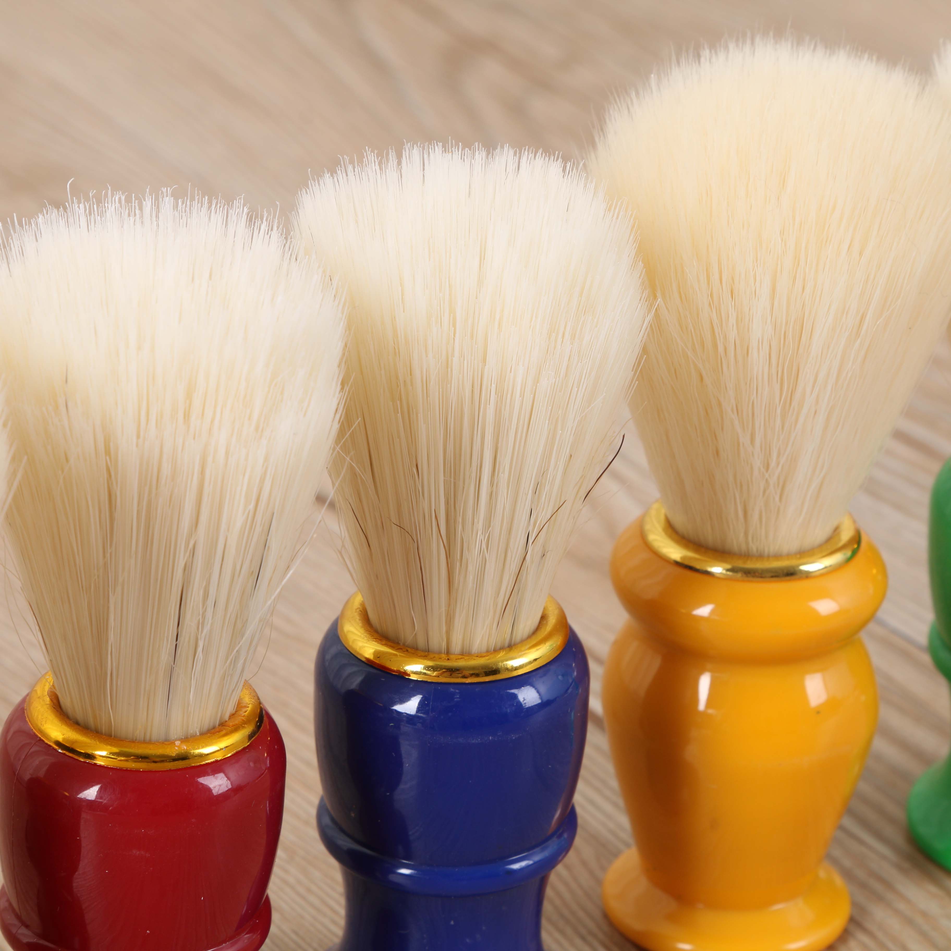 Soft-bristled shaving brush, men's shaving brush, fashionable wooden-handled shaving brush, shaving foam, cleaning brush Application Scenario