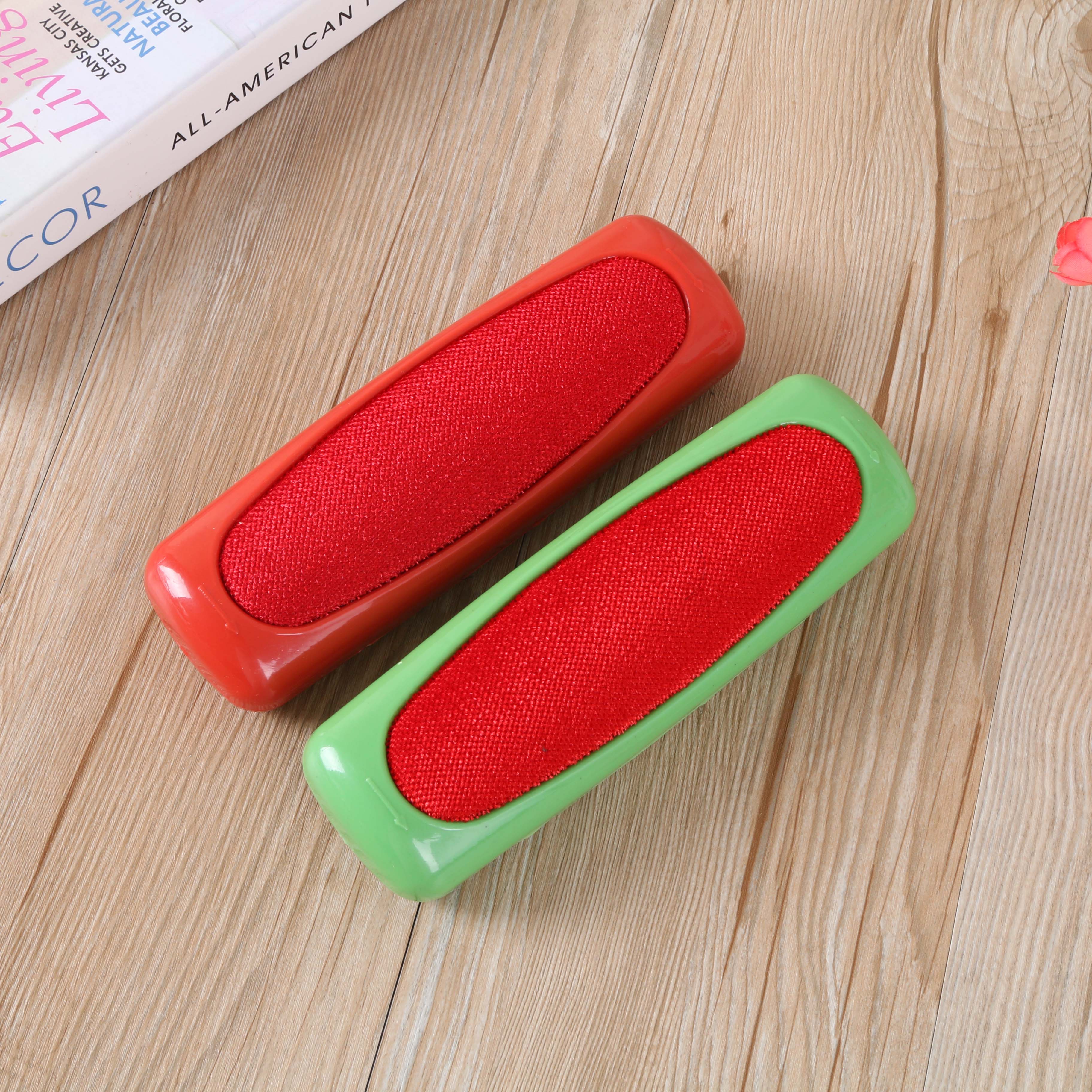 Bristle suction brush, dust removal brush, bed brush, bristle removal brush, electrostatic dry cleaning brush, plastic brush, coat brush full figure
