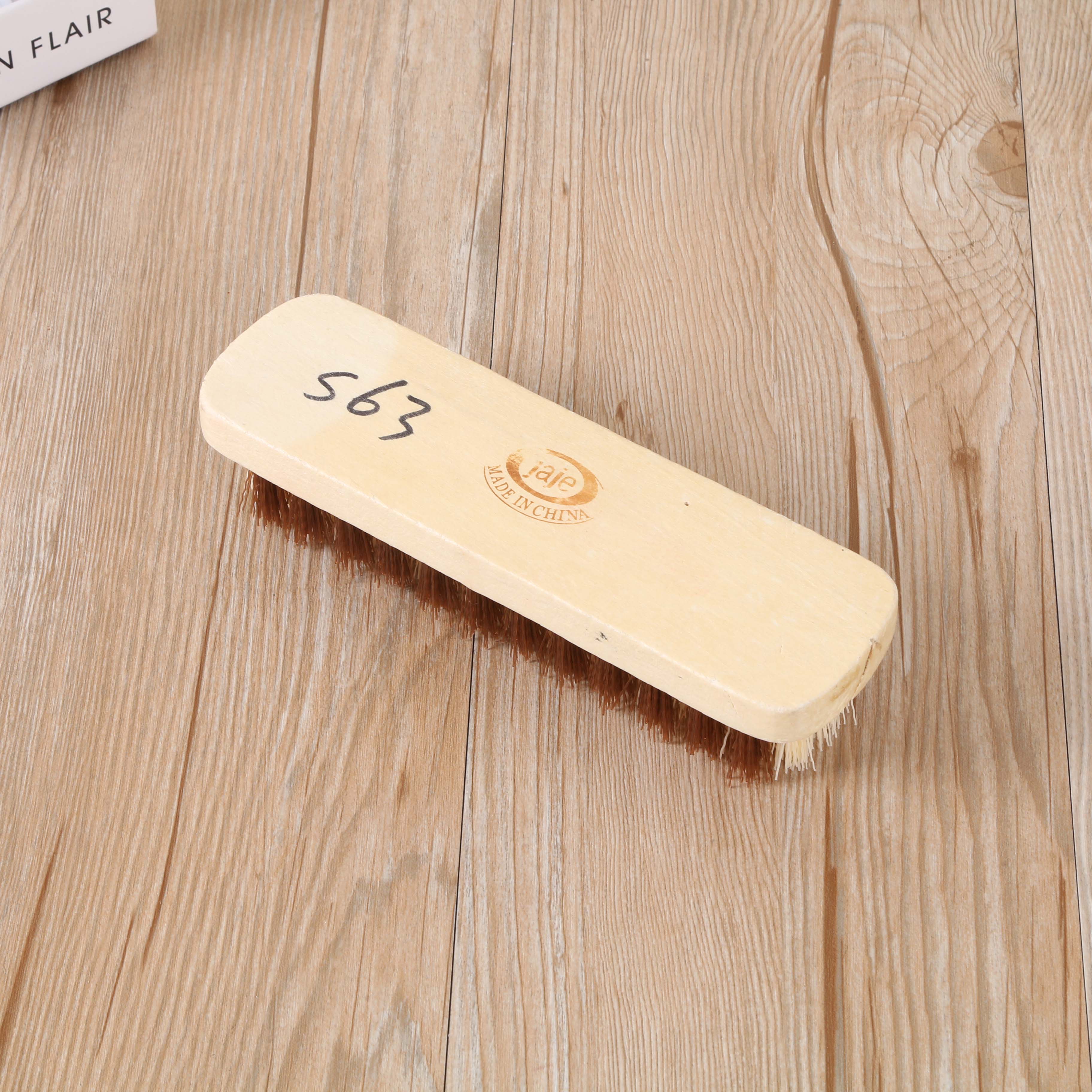 Wooden multi-functional laundry brush, powerful cleaning brush, soft-bristled shoe brush, plastic floor brush, wooden brush full figure