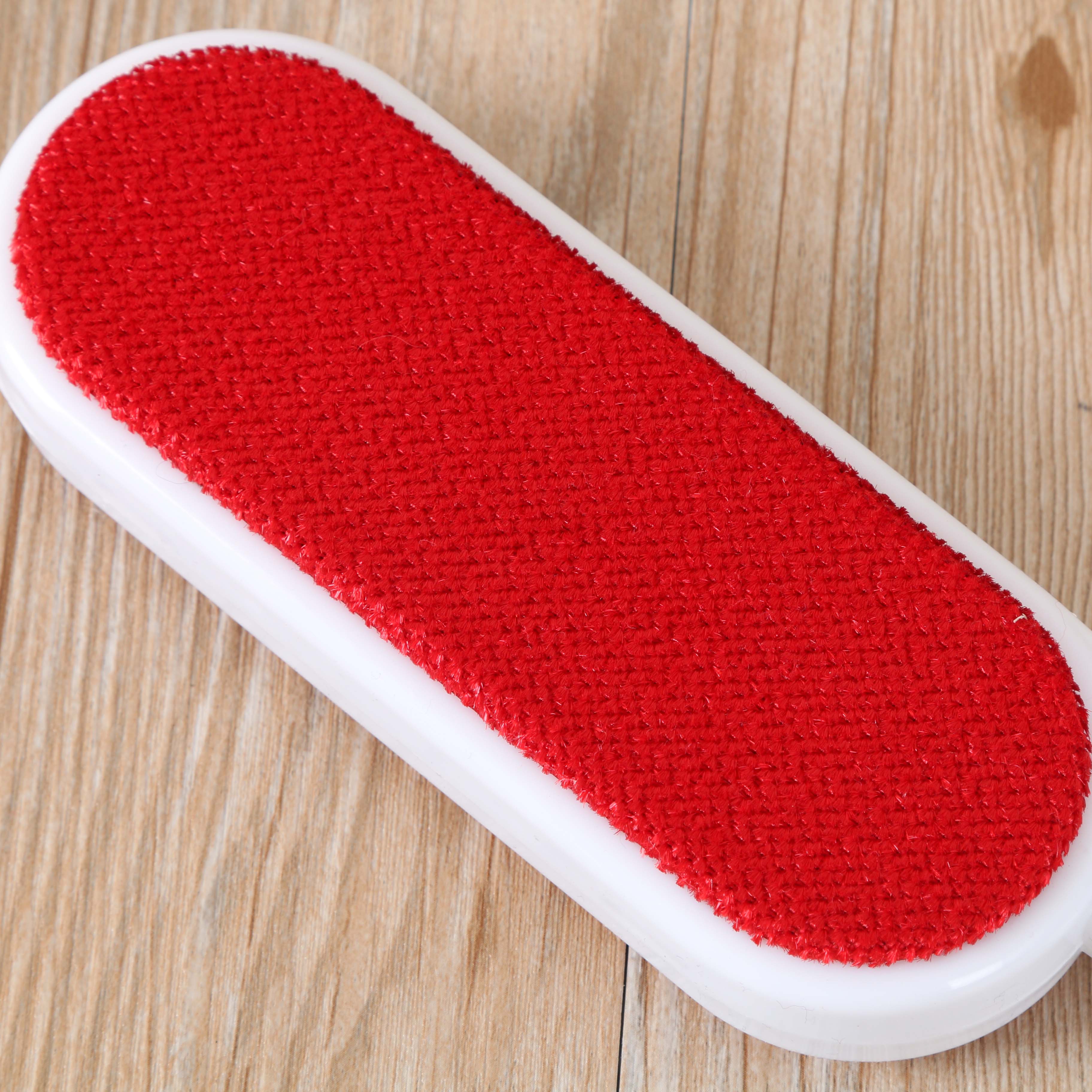 Electrostatic brush/debristle brush/dry cleaning brush/dust removal brush/bristle suction brush/Sweater, coat, woolen and hat brush Application Scenario