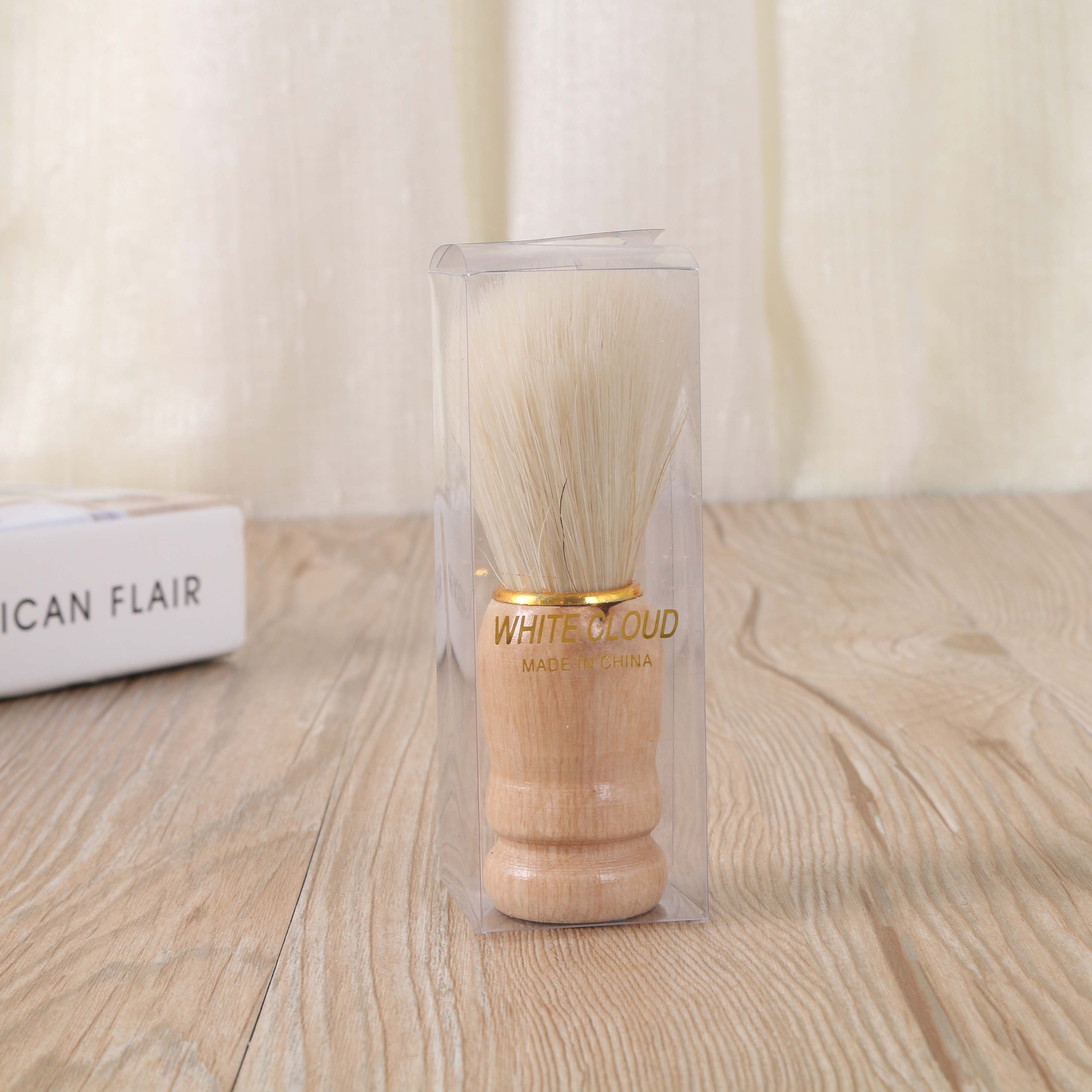 Soft-bristled shaving brush, men's shaving brush, fashionable wooden-handled shaving brush, shaving foam and brush Specification drawing