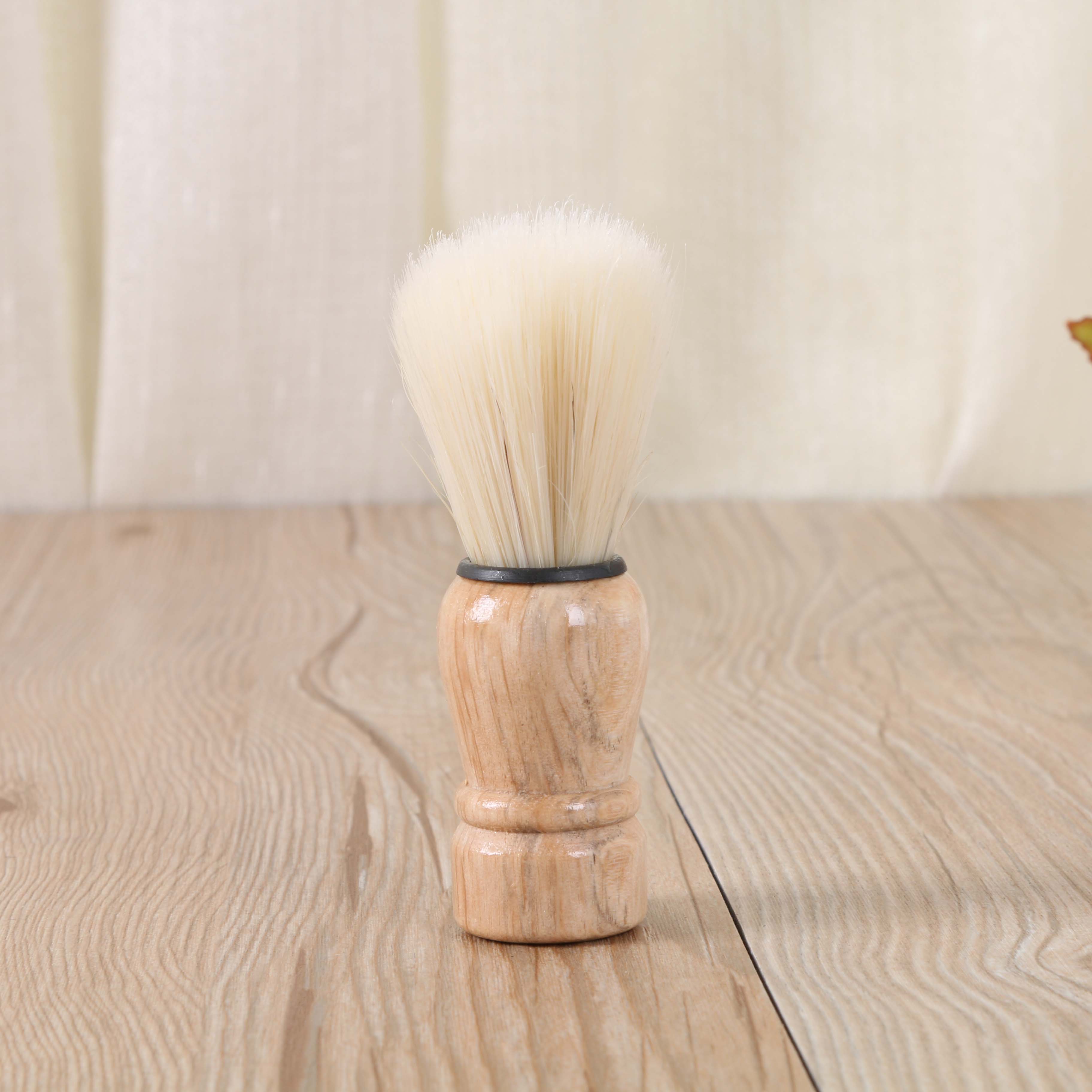 Soft-bristled shaving brush, men's shaving brush, fashionable wooden-handled shaving brush, shaving foam brush, cleaning brush Specification drawing