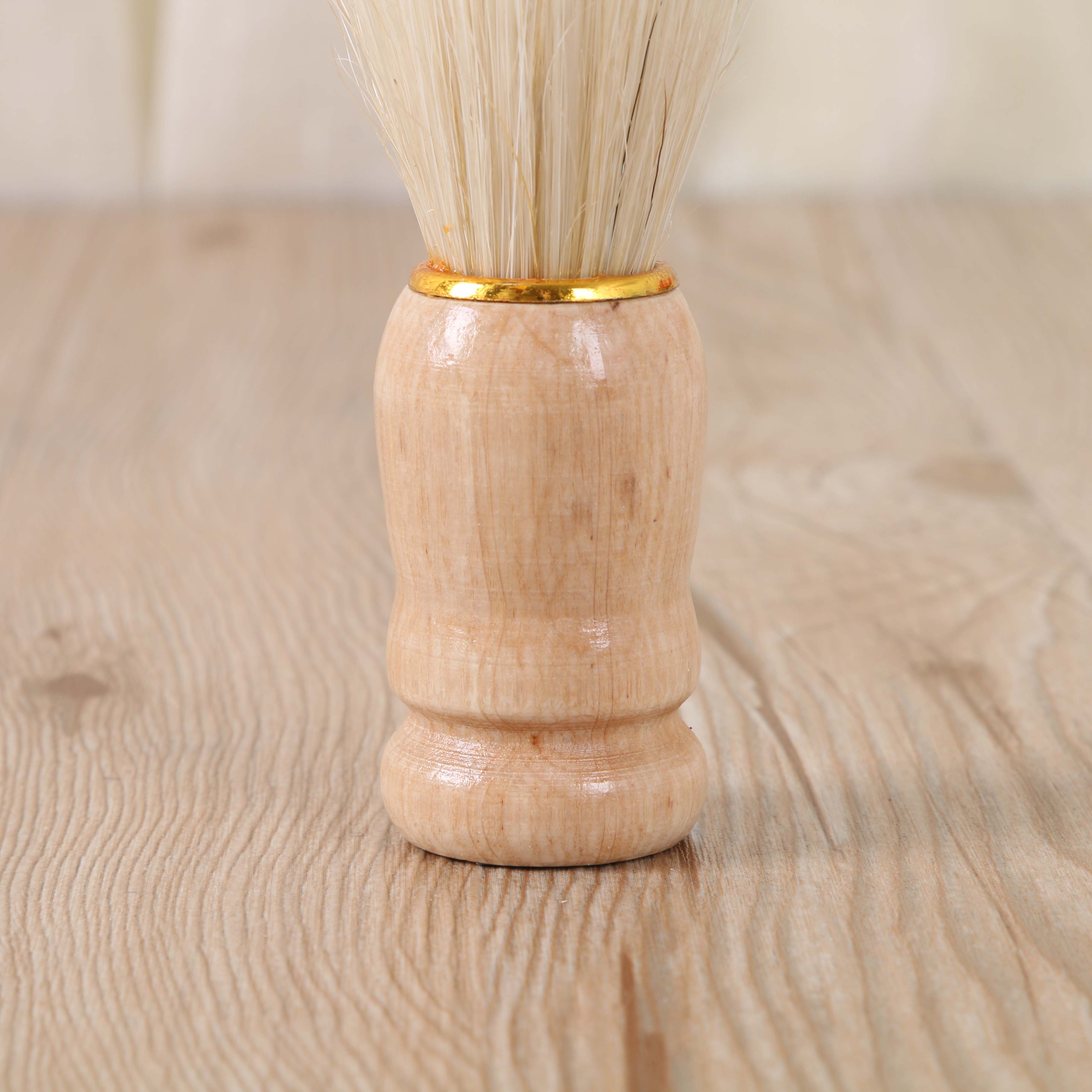 Soft-bristled shaving brush, men's shaving brush, fashionable wooden-handled shaving brush, shaving foam and brush Application Scenario