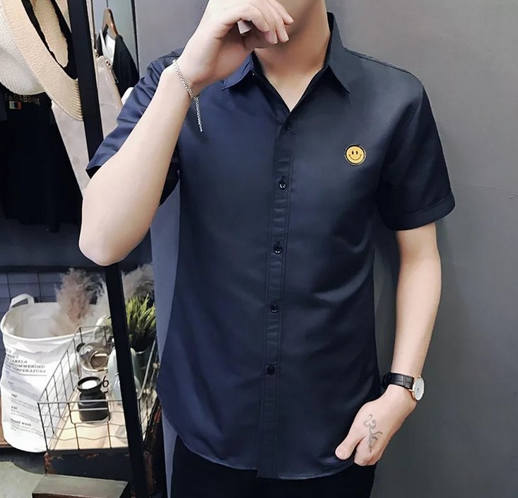New cartoon smiling face embroidered men's short-sleeved shirt, versatile youth Korean-style shirt Application Scenario