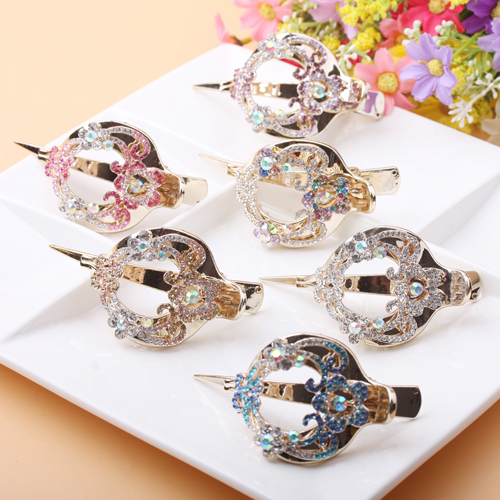 Three-toothed rhinestone hair clip, diamond-encrusted hair bun clip, large ladies' ponytail clip, 10-yuan accessory Application Scenario