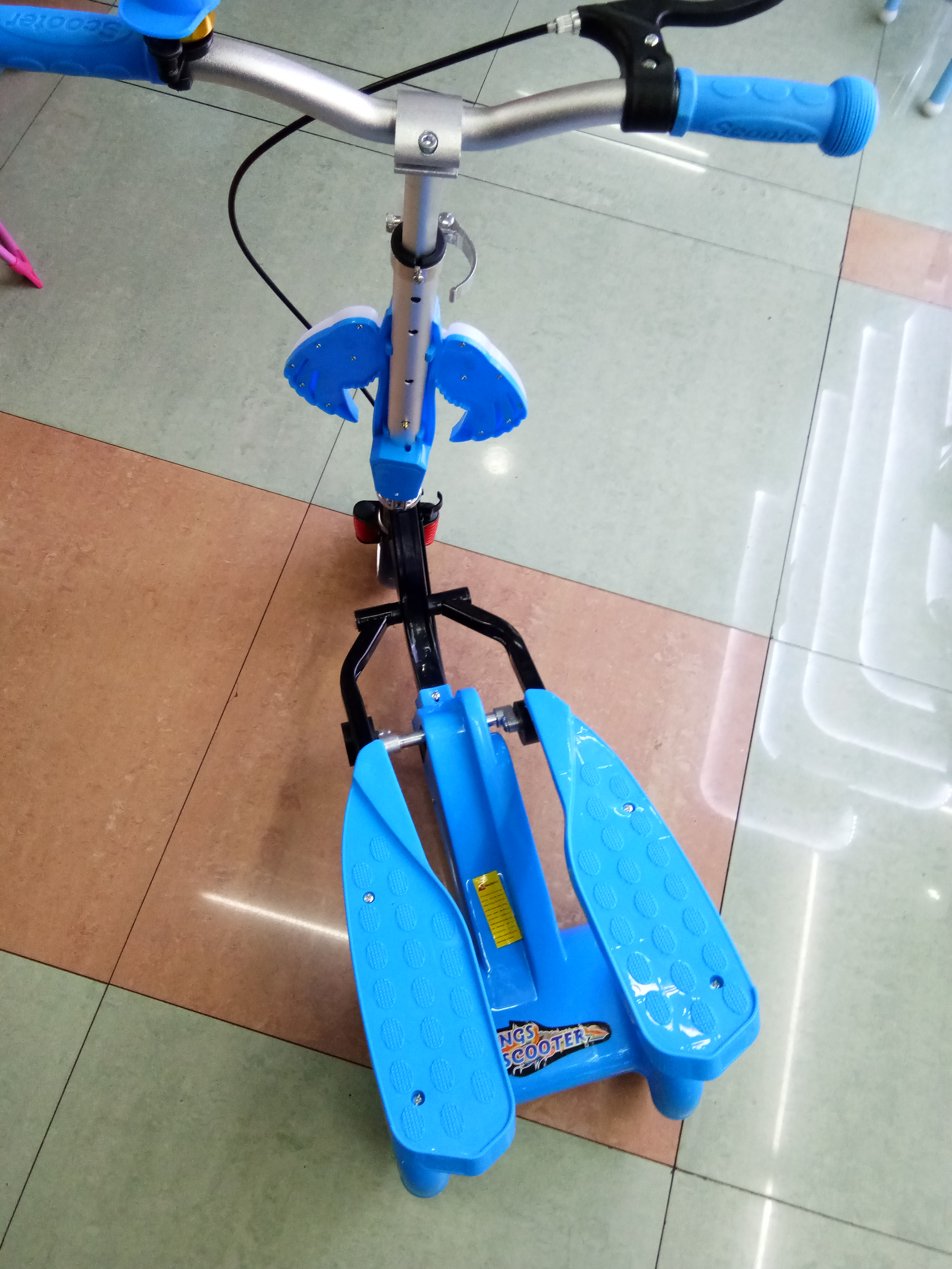 Children's frog tricycle with double pedals