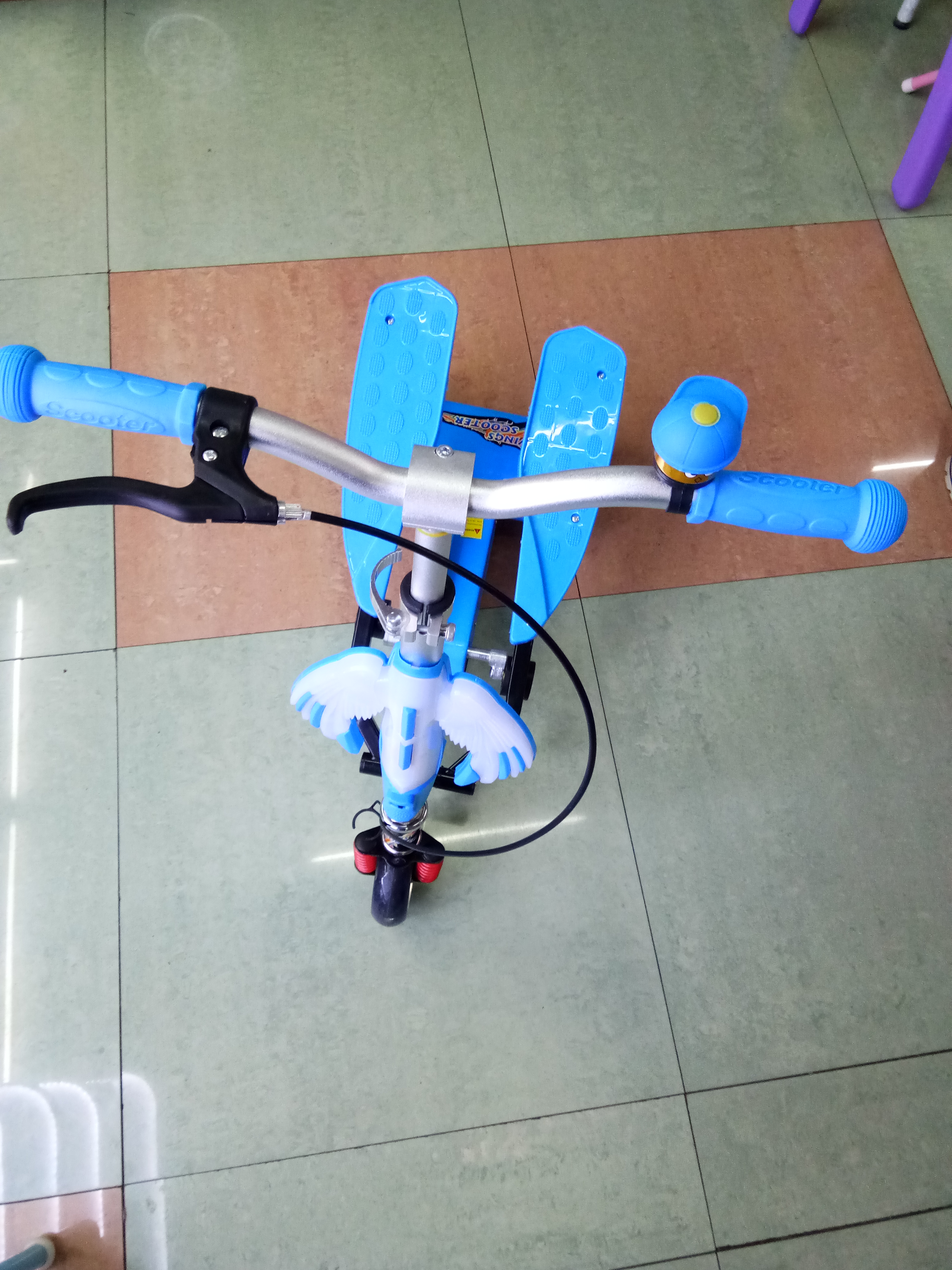 Children's frog tricycle with double pedals details Picture