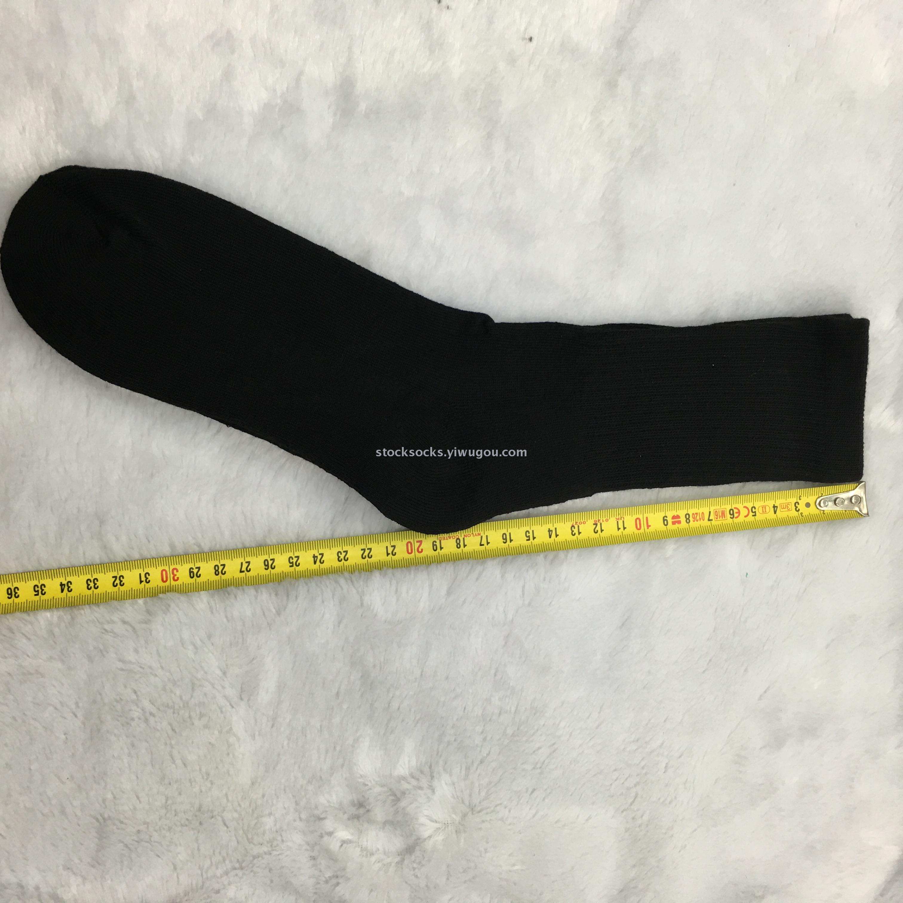 Solid color premium men's business blended thickened warm mid-calf fleece socks for export from street stalls to the US, Japan and South Korea Application Scenario