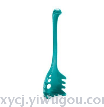 Papa Nessie slotted spoon for scooping noodles Application Scenario