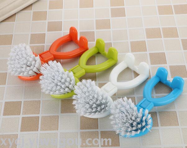 Human-shaped heart-shaped cleaning brush, multi-functional sink cup crevice brush Application Scenario