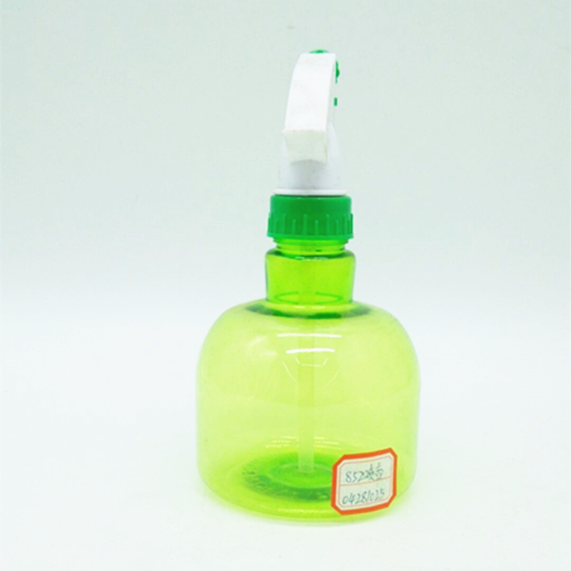 Sunshine Department Store 852 plastic spray bottle, alcohol spray bottle, grass and flower growing, colorful bottle, transparent bottle Application Scenario