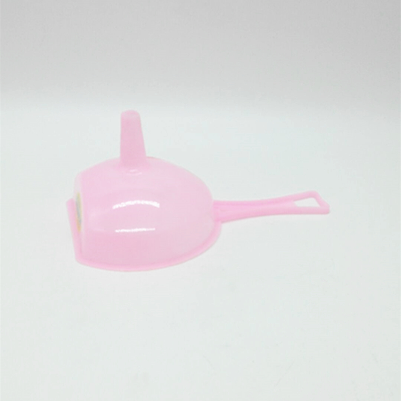 Sunshine Department Store 06-A plastic oil drain can be hung with a handle funnel oil can for liquid dispensing