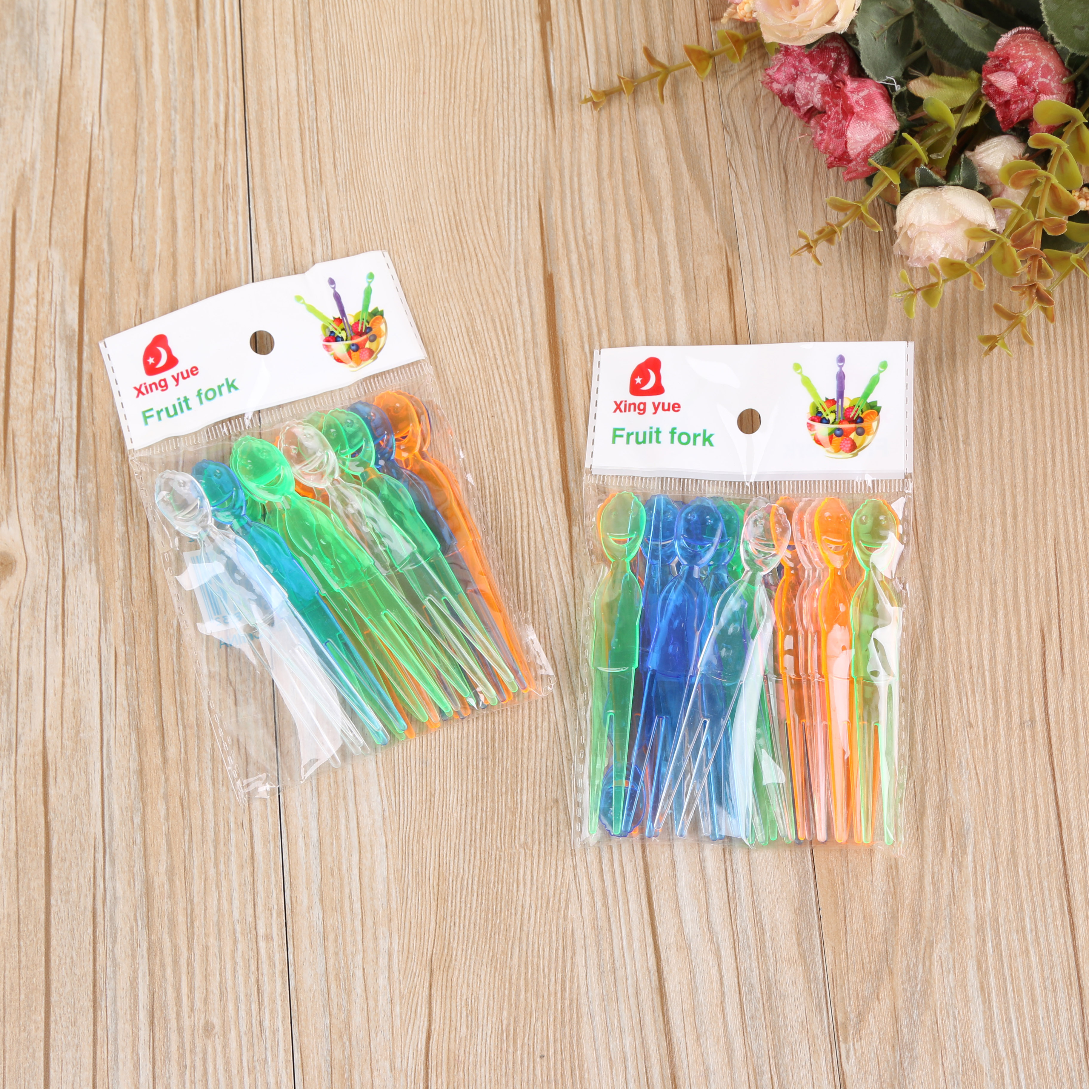 Fruit fork Two teeth fork Fruit plastic small fork disposable heart fork crystal cake fork