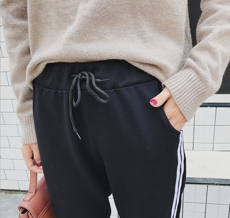 White-rimmed striped pants, women's high-waisted nine-inch Harem pants, loose sportswear pants, large-sized casual pants Application Scenario