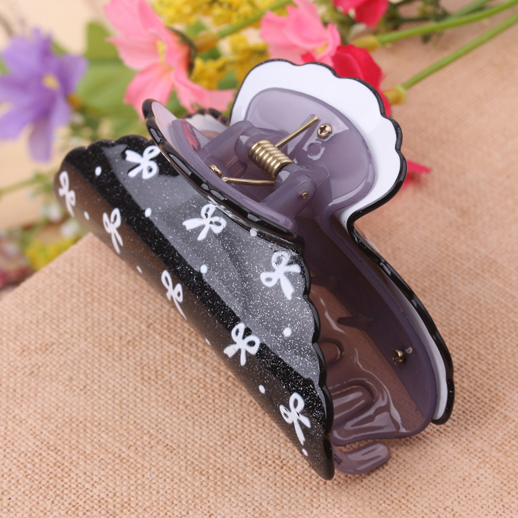 Acrylic hair clips, hair grippers, hair clips, bath large hair clips, 10-yuan store accessories Application Scenario