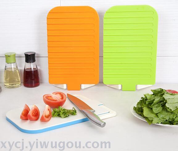 The new vertical cutting board, the draining cutting board and the creative hanging cutting board can be used