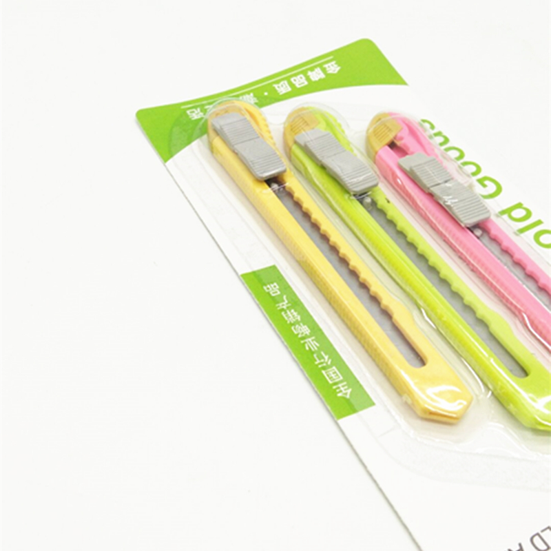 Sunshine Department Store offers three colored utility knives, including mini colored utility knives, wallpaper knives and letter opening knives Specification image