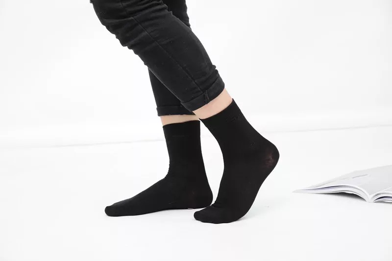 Wholesale men's solid-colored mid-calf socks for autumn and winter, new plain black and gray business sports casual cotton socks Specification image