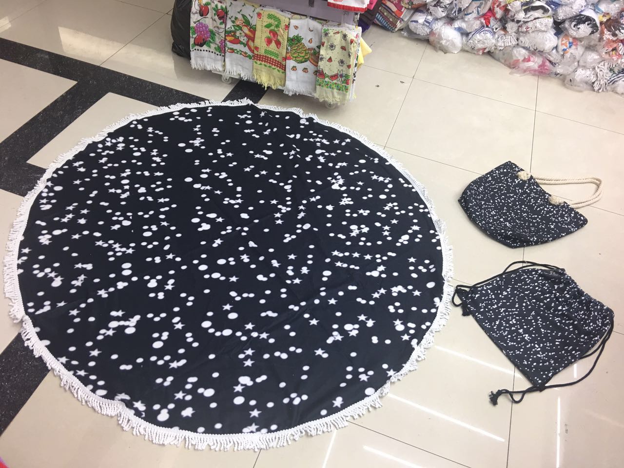 Factory direct sales and wholesale customization. Minimum order: 100 pieces per round printed beach towel Application Scenario