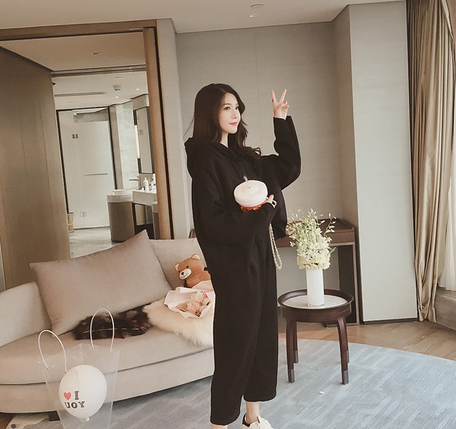 Korean version plus-size sportswear, women's fleece loose hoodie, slimming casual wear two-piece set Application Scenario