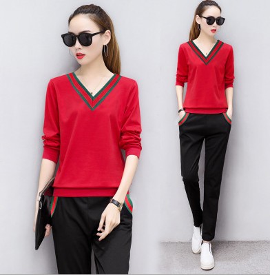 Long-sleeved V-neck T-shirt sportswear set of two pieces, a slimming and form-fitting casual sweatshirt details Picture