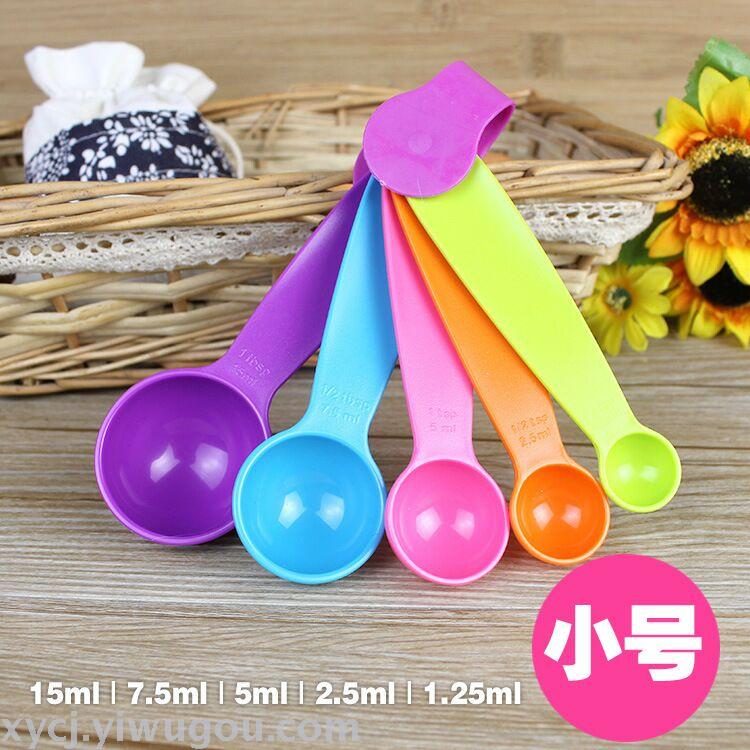 Kitchen measuring spoon, measuring cup with scale, ABS plastic set, baking tools, large 5-piece set Application Scenario