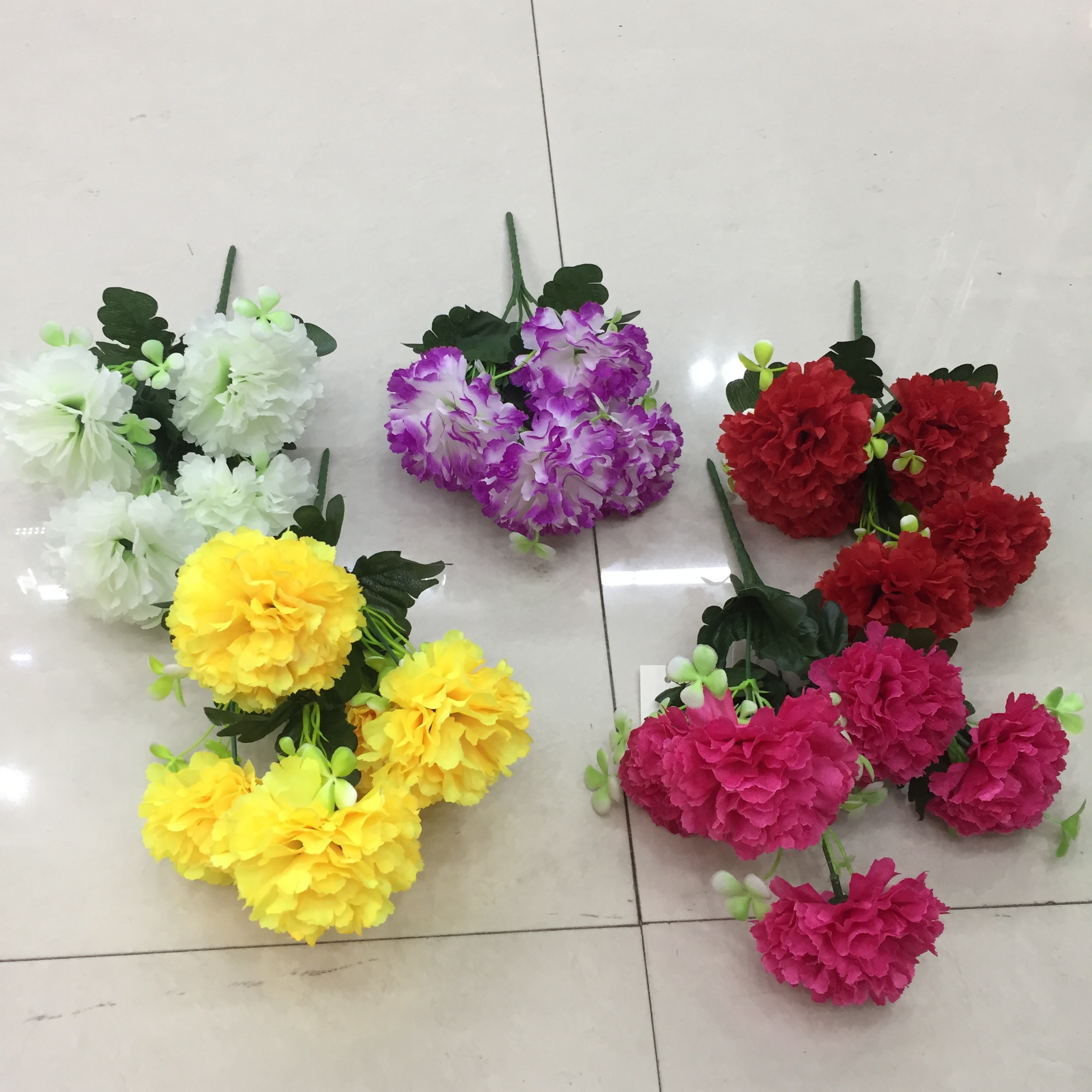 The five-pronged lilac artificial flower is a man-made flower details Picture