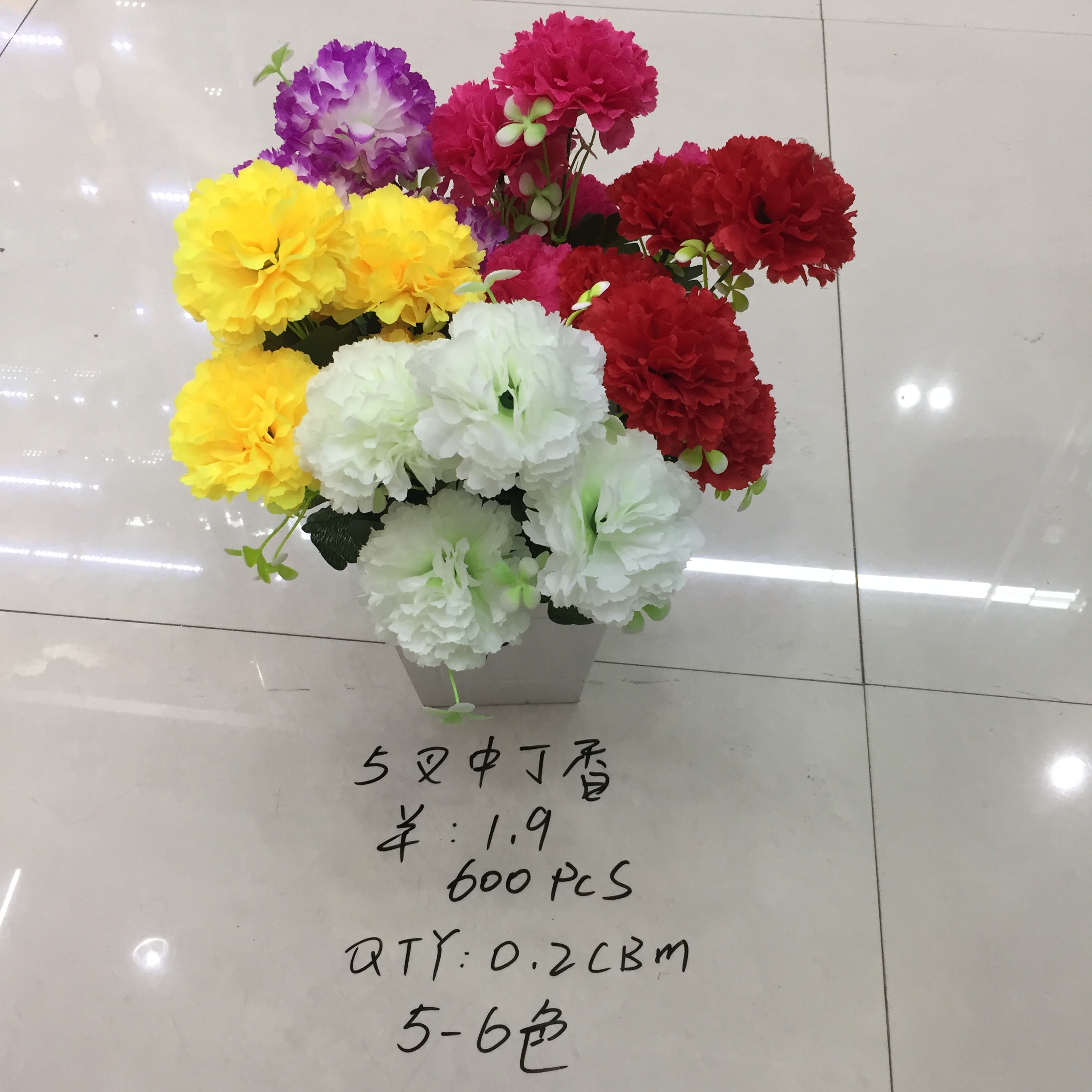 The five-pronged lilac artificial flower is a man-made flower full figure