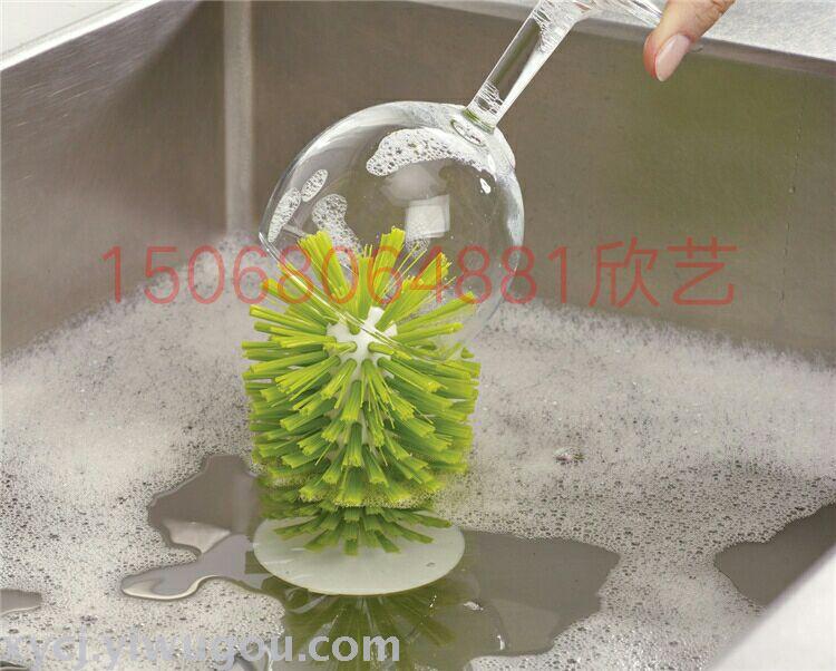Brush-up Cup Refreshes IN-SINK BRUSH