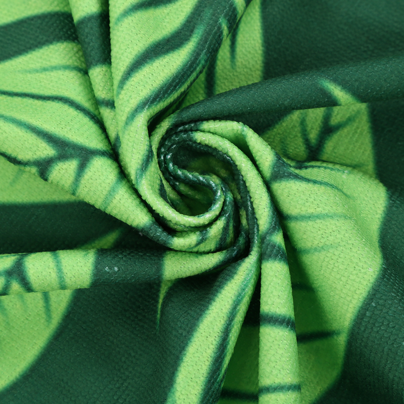 Green leaf creative beach towel, ultra-light swimming sun protection towel, round beach mat Application Scenario