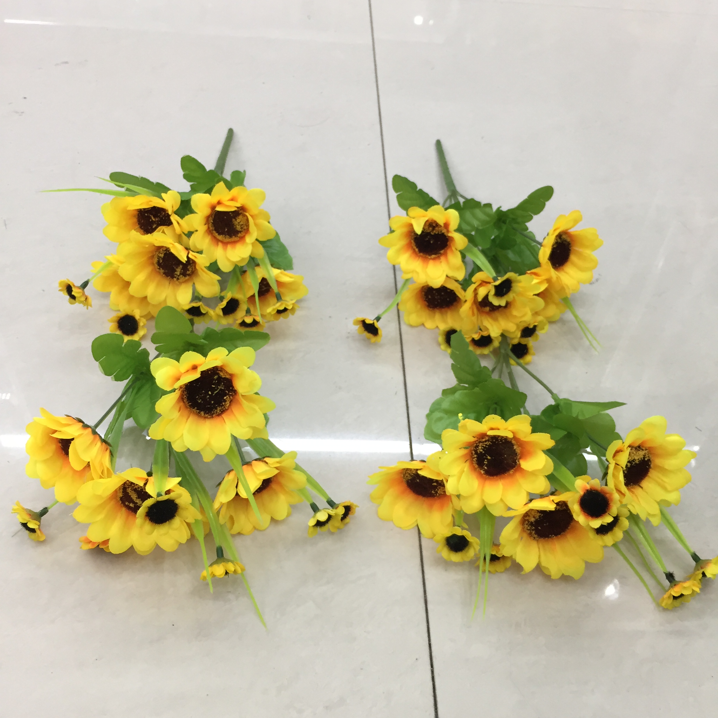 Five small sunflowers, artificial flowers Application Scenario