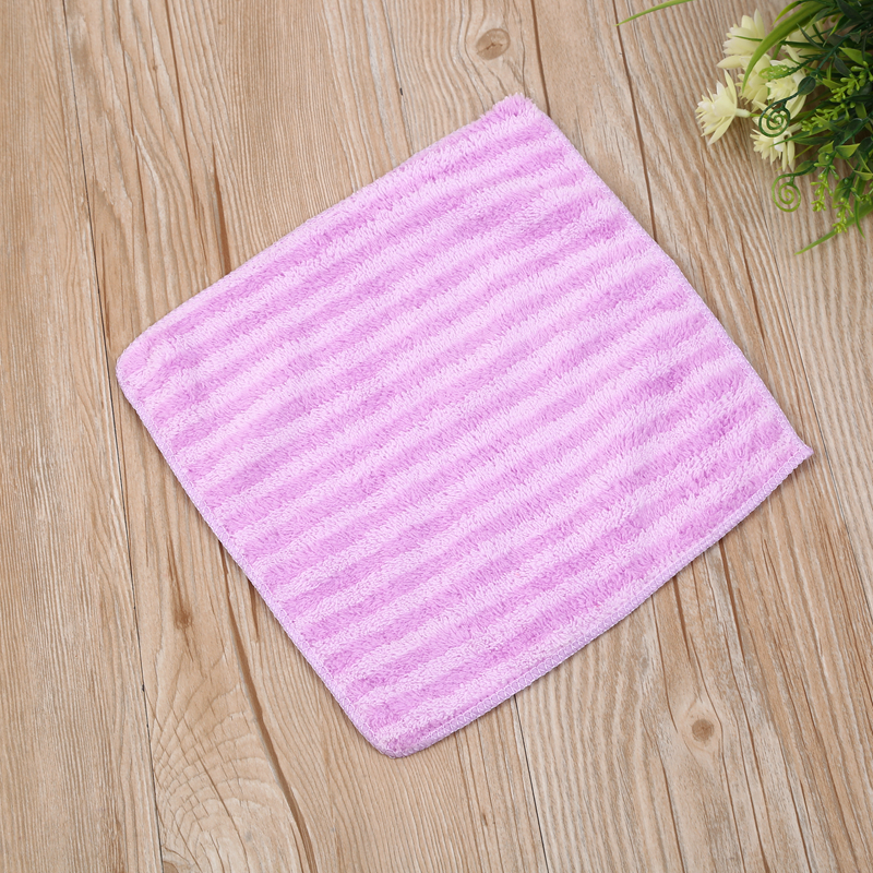 Pure cotton cartoon heart-shaped children's face towel, baby bath towel details Picture