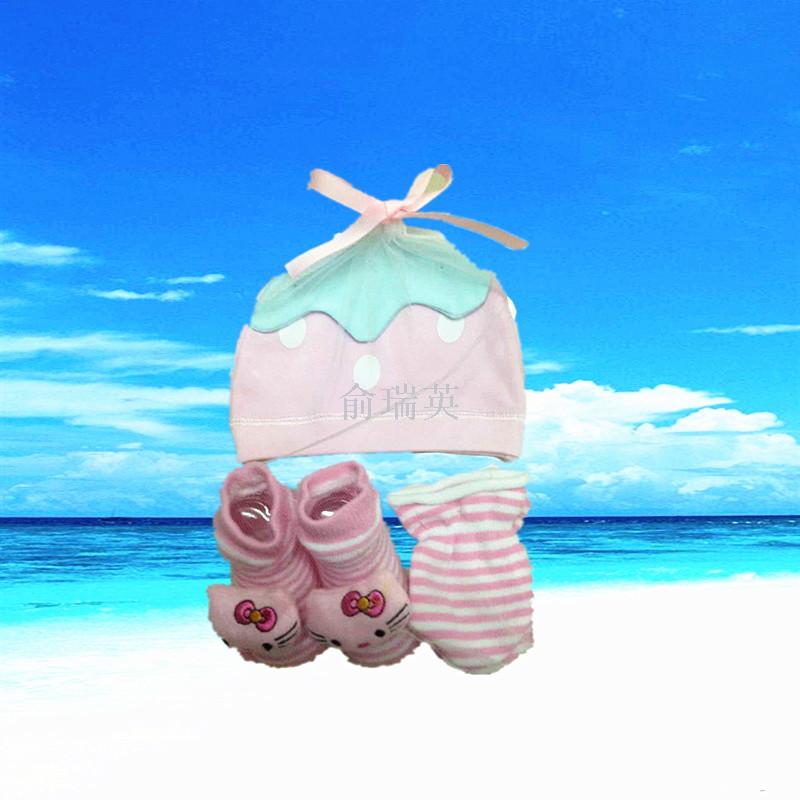 Direct sales from the manufacturer of three-piece sets of newborn products, including birth caps, gloves and socks, for foreign trade babies Application Scenario