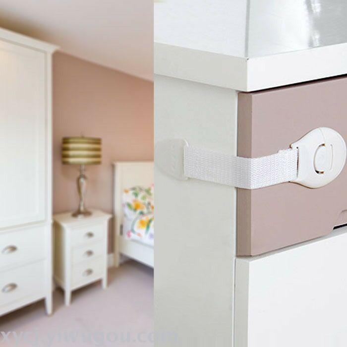 The safety lock of the children's drawer prevents your hand from being pressed