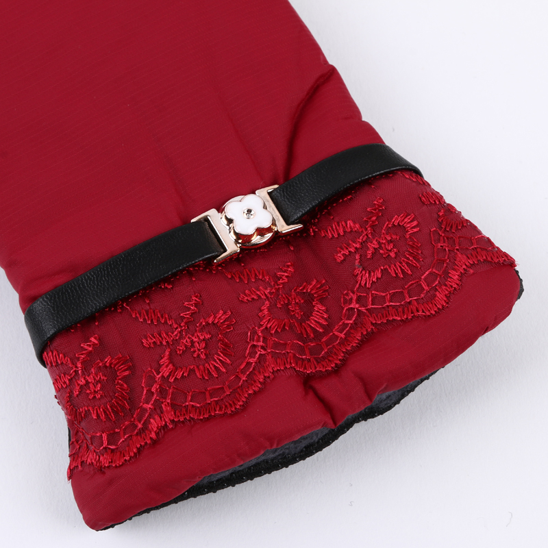 Thick cashmere windproof and fashionable gloves for women in autumn and winter Application Scenario