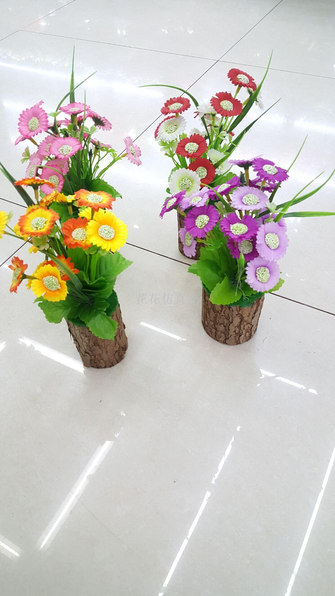 Decorate the living room, bedroom window with wooden sunflowers