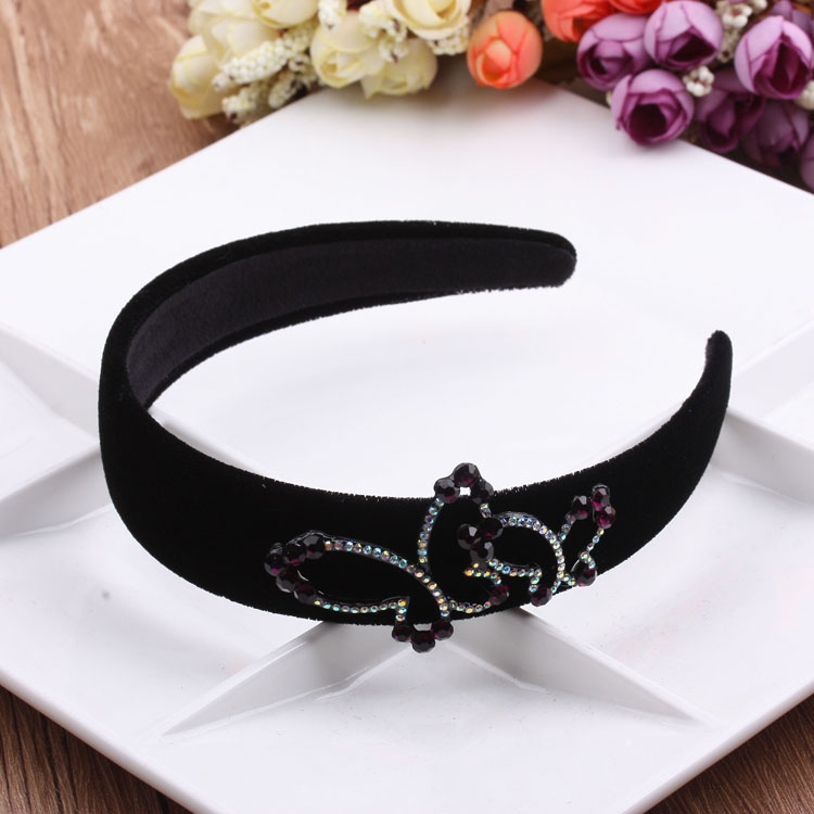 10 yuan boutique fuente de flequilla negra aro de cabeza aro de pelo ancho arco de pelo cinta de pelo prensado diamante adorno de pelo incrustado diamante Application Scenario